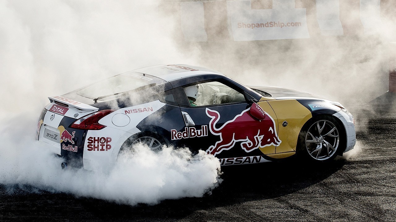 redbull-car-drift-city-walk-dubai